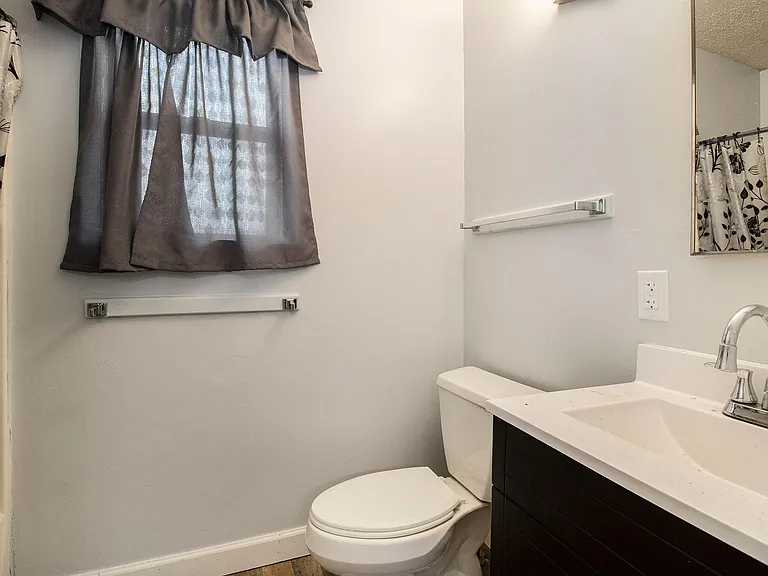 408 N Perrine St — Photo 14