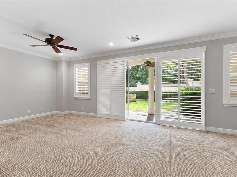 604 NE Francesca Ln — Photo 35