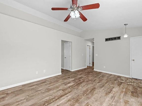 4th image of 625 Durango Dr