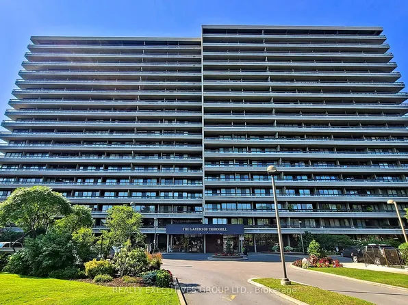 8111 Yonge St #1403, Markham, ON L3T 4V9