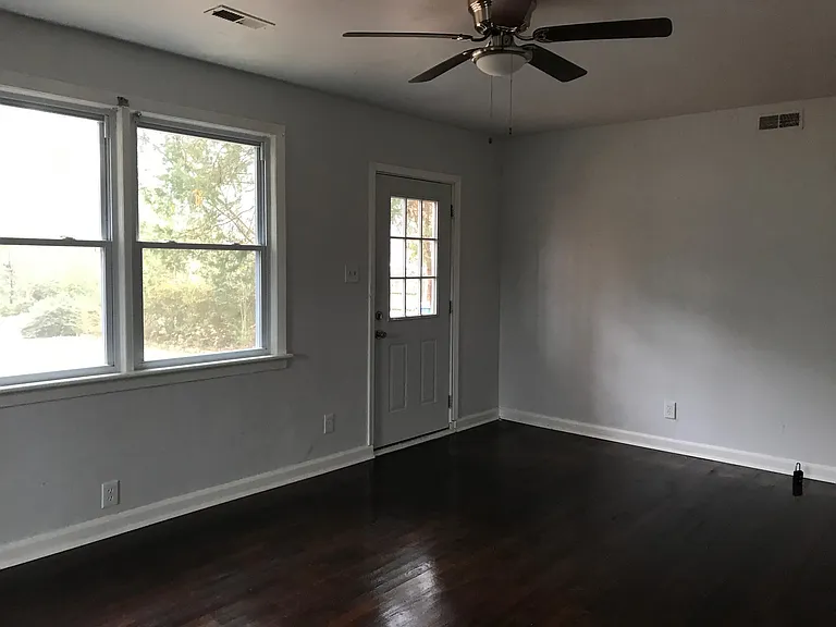 1425 Shoveller Ave — Photo 3