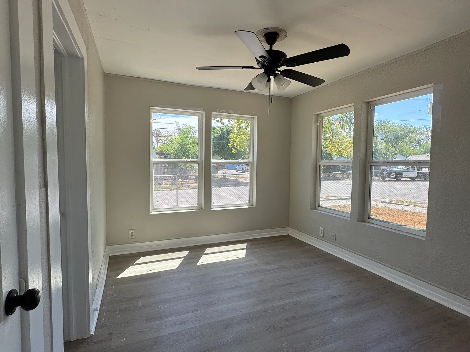2 bed, 650 sqft, $1,050 — Photo 3