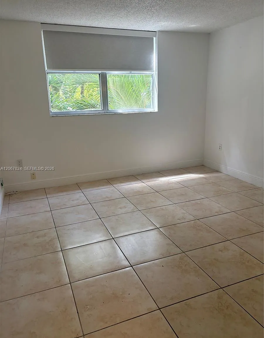 Bayview Palms Condo — Photo 4