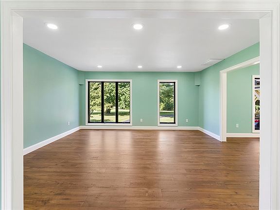4th image of 605 SW O St