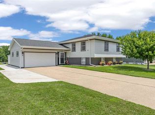 213 Maple St, Olin, IA 52320