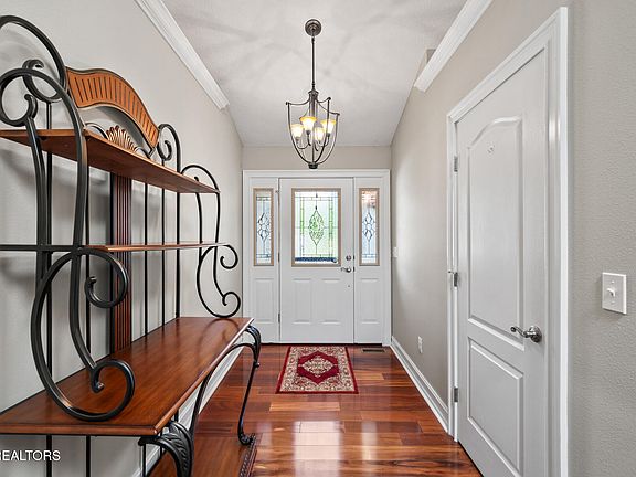 5th image of 25 Brooks Ln