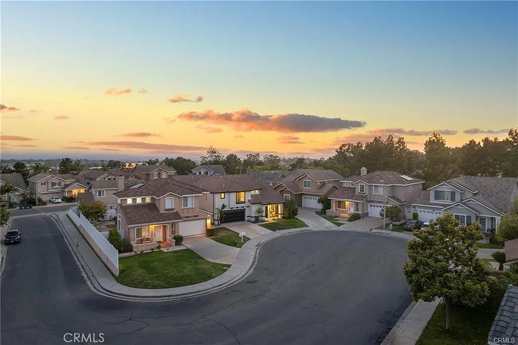 4 bed, 2.5 bath, 1800 sqft, $5,400 — Photo 1