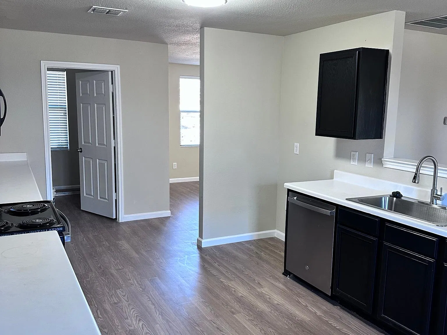 4 bed, 2.5 bath, 2436 sqft, $2,750 — Photo 3