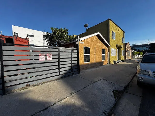4836 1/2 Pickford St — Photo 1