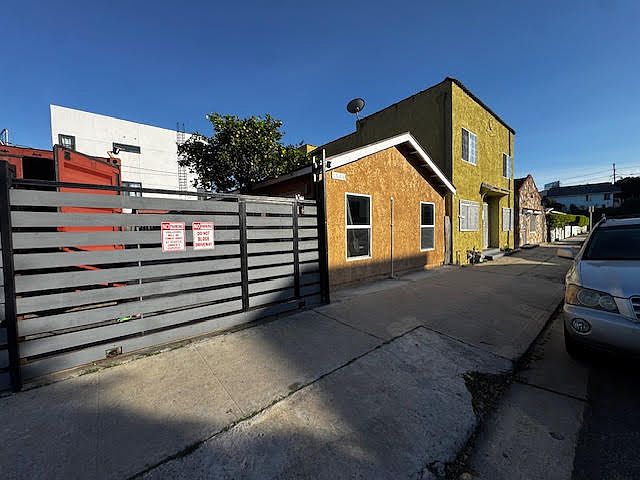 1st image of 4836 1/2 Pickford St