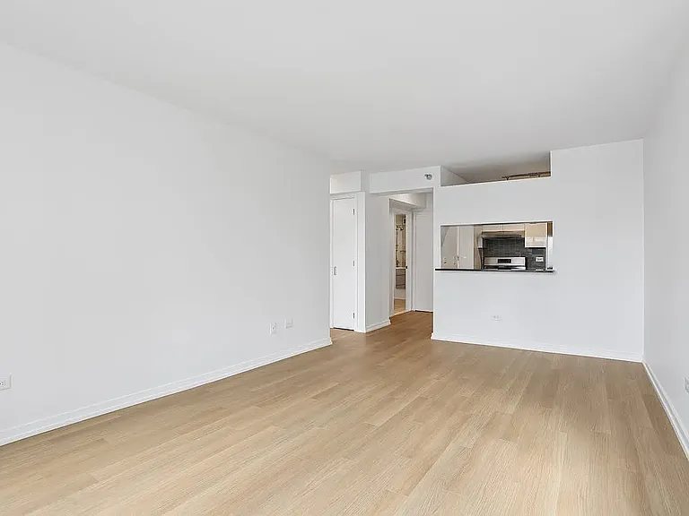 75 W End Ave #S16J — Photo 4