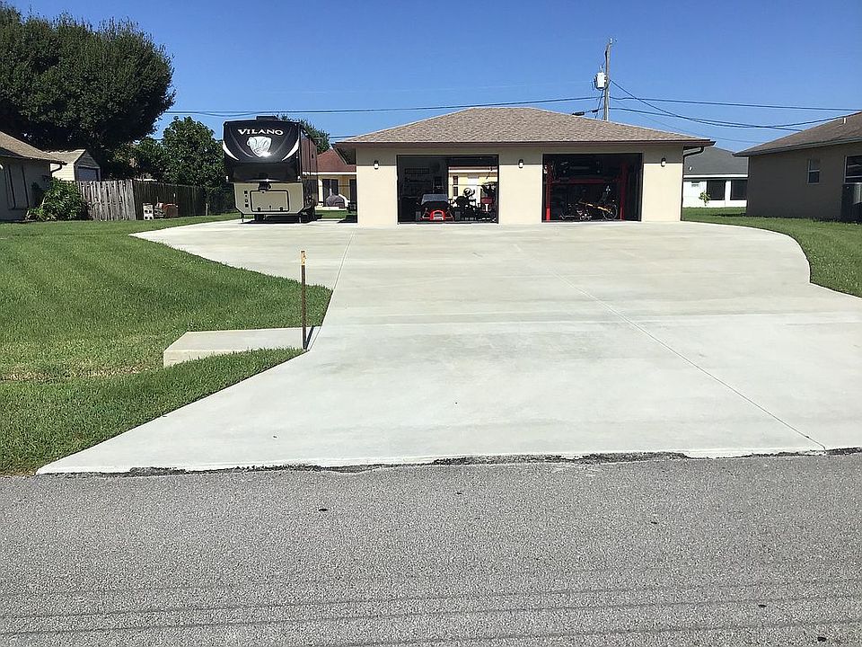 1st image of 244 SW North Quick Cir