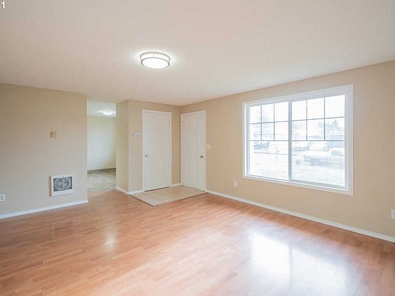 4th image of 12810 NE 40th Cir