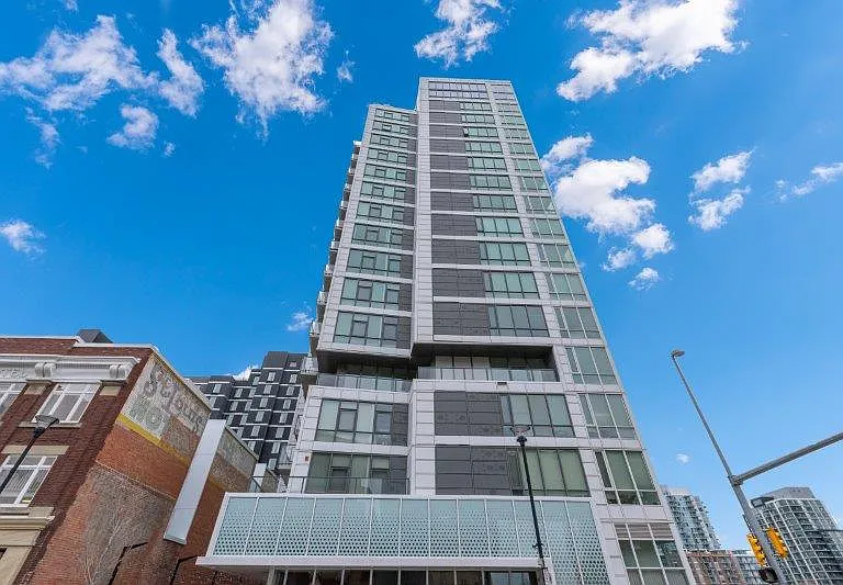 450 8th Ave SE #308 — Photo 1