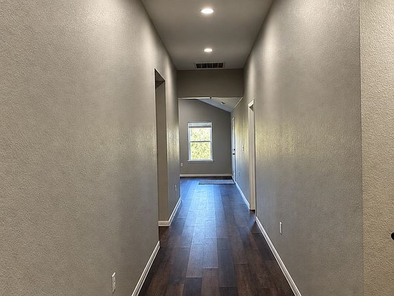 3rd image of 207 E McCoulskey St