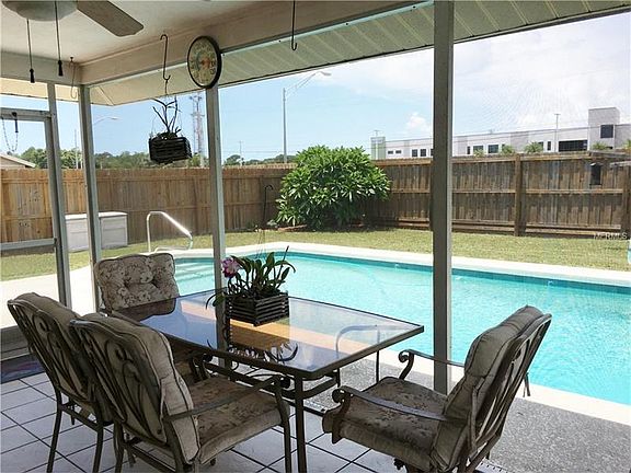 4th image of 3453 Plantation Dr