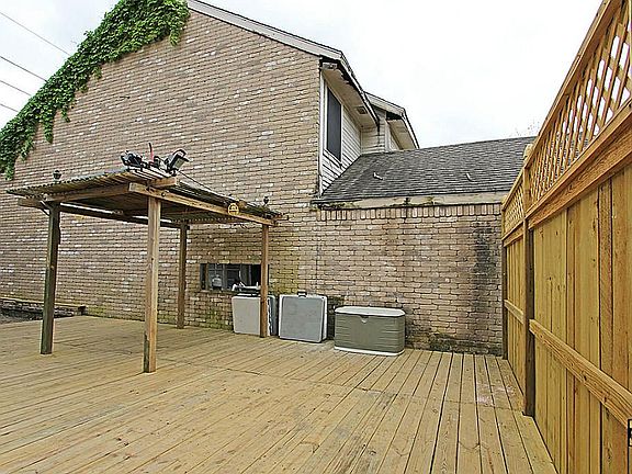 3rd image of 8522 Scenic Green Dr