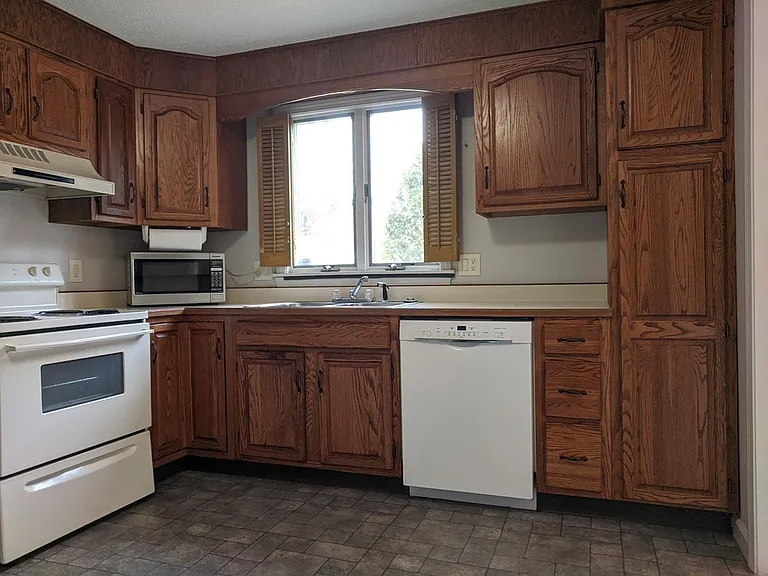 6 Mansion Woods Dr #A — Photo 9