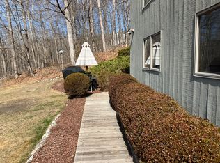 70 Wiccopee Rd, Putnam Valley, NY 10579