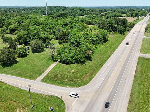 3rd image of 122 Central Valley Rd
