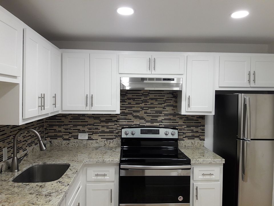 1st image of 445 NE 195th St APT 133