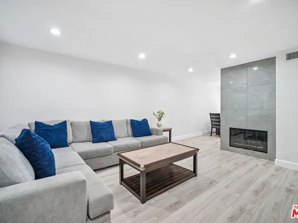 7714 Via Sorrento #22, Burbank, CA 91504