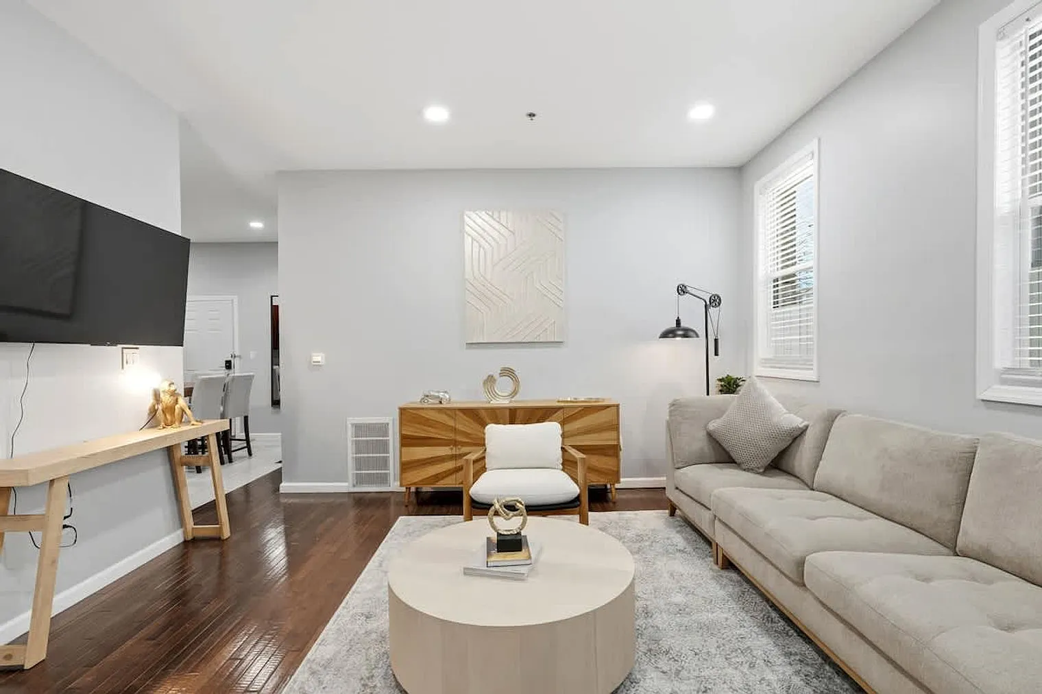 3 bed, 2.0 bath, 1496 sqft, $6,430 — Photo 2