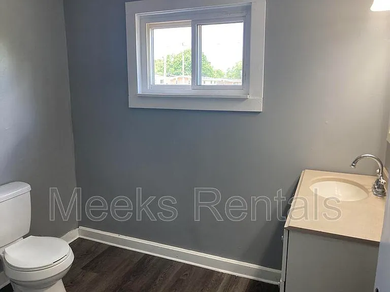 408 1st St #11 — Photo 5