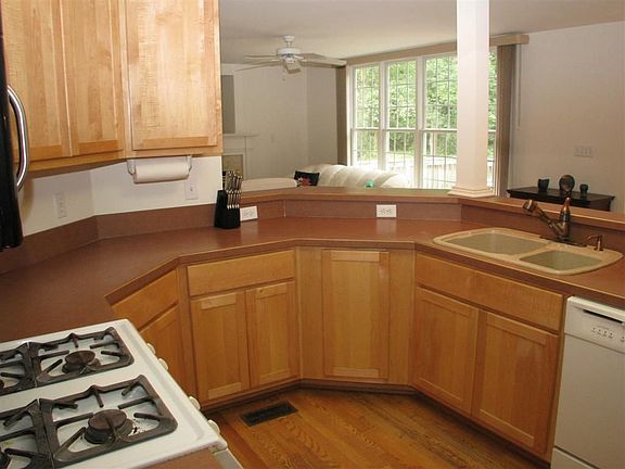 5th image of 167 Wellington Cir