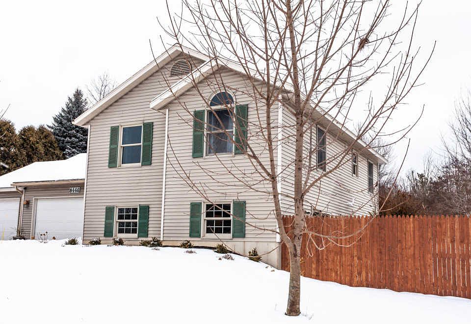 1st image of 8440 Windstone Dr NE