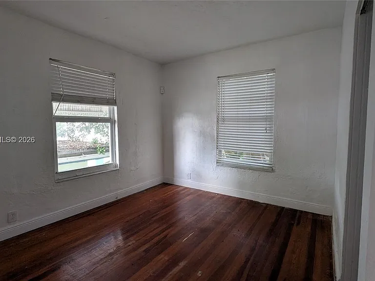 708 NE 4th St #2 — Photo 11