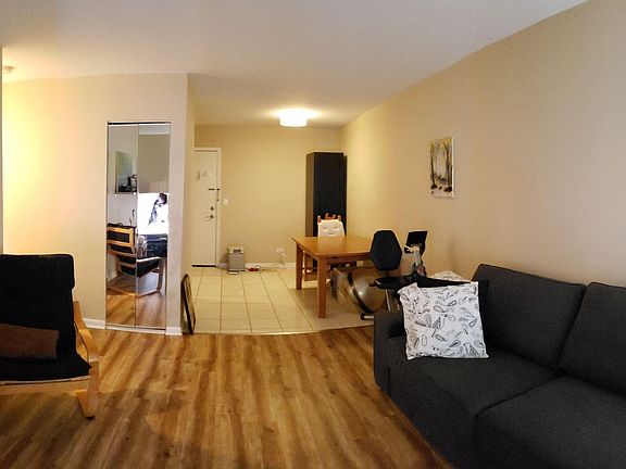 2nd image of 1029 Des Plaines Ave