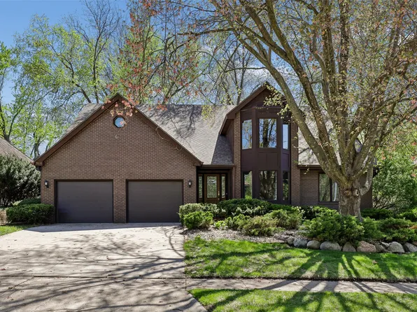 7016 Rocklyn Cir, Urbandale, IA 50322
