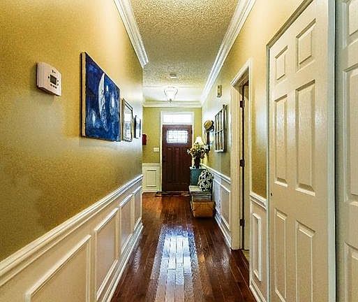4th image of 172 Huron Ct