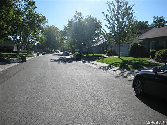 2nd image of 3009 Hampshire Dr