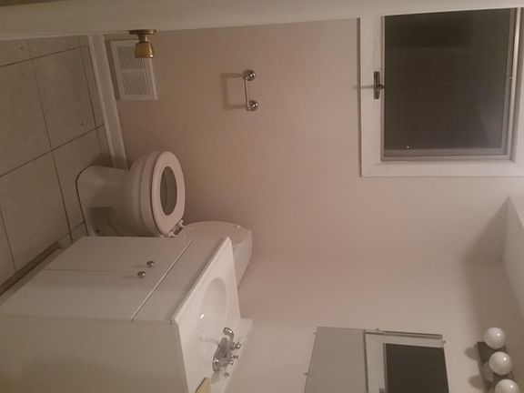 3rd image of 245 Rose Ave APT 8