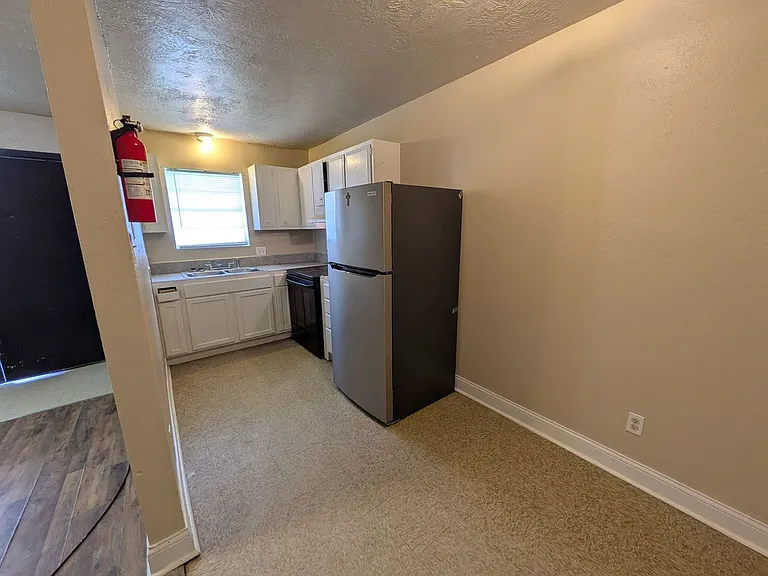 893-905 Campus St — Photo 17
