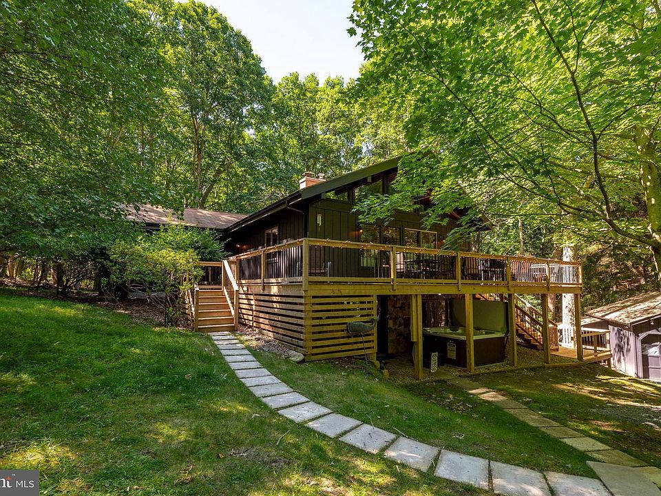 1st image of 106 Lodge Cir
