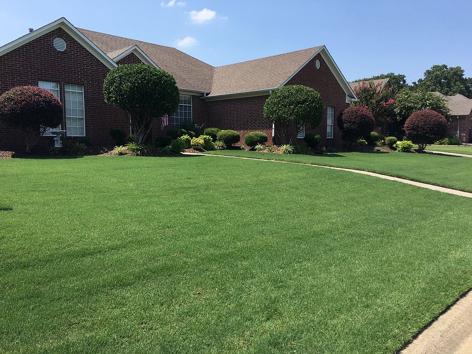 2nd image of 2135 Desha Dr