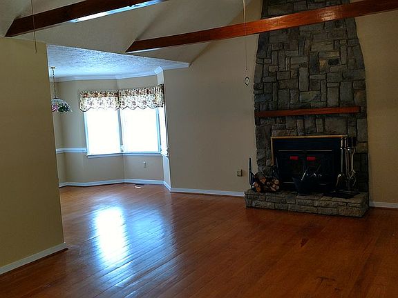 2nd image of 12309 Red Oak Ln