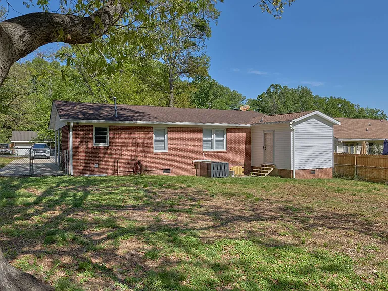 102 Tiffany Dr — Photo 20