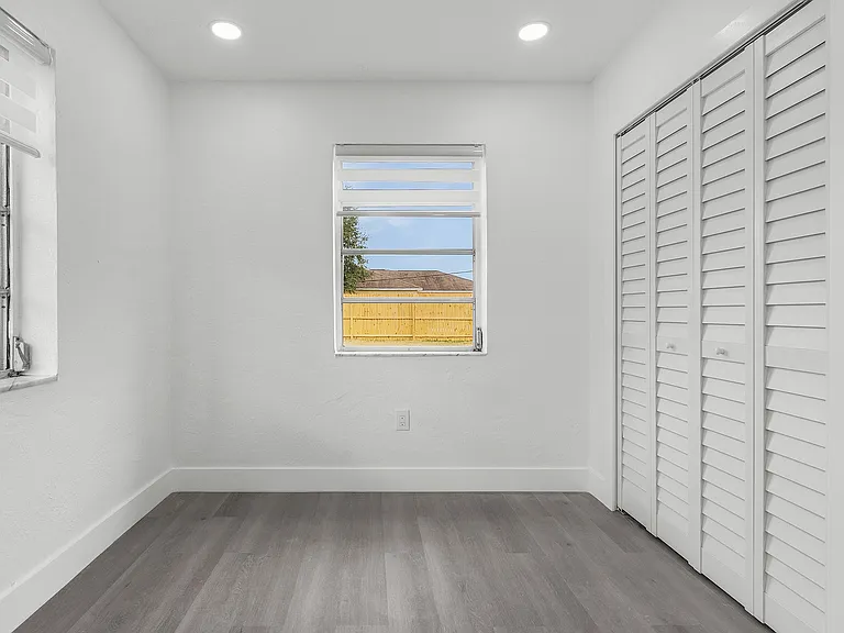 22163 Hernando Ave — Photo 4