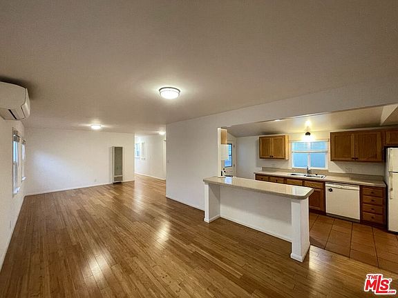 4th image of 1048 Harrison Ave