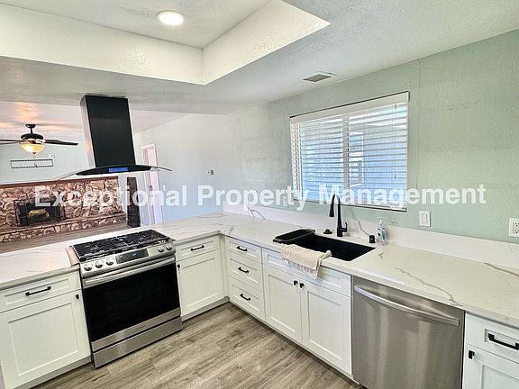 4th image of 9513 Tamarind Ave