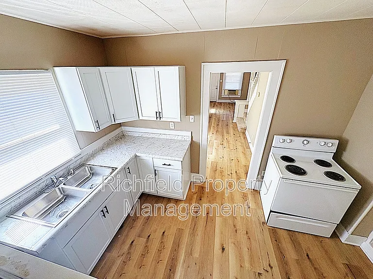 1723 Laurel St — Photo 11