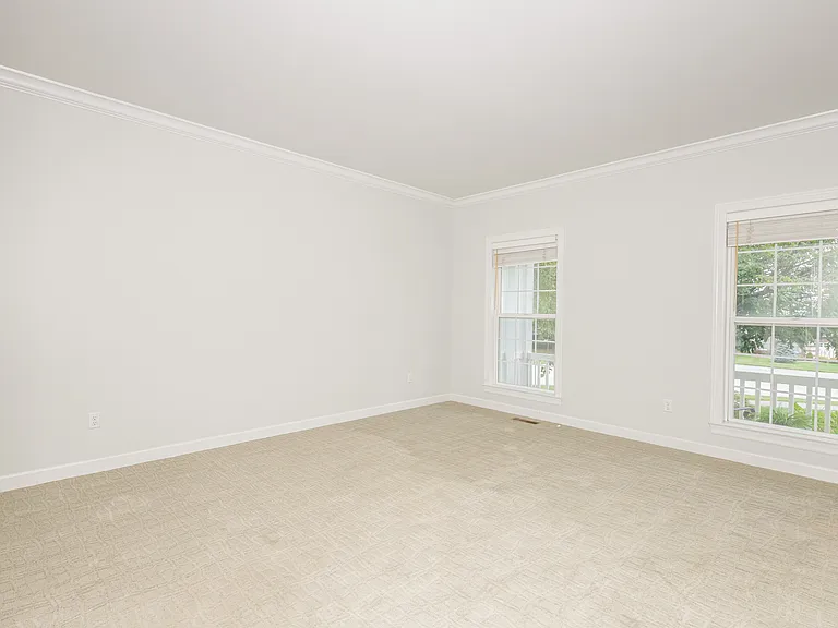 120 Roehampton Ln — Photo 7