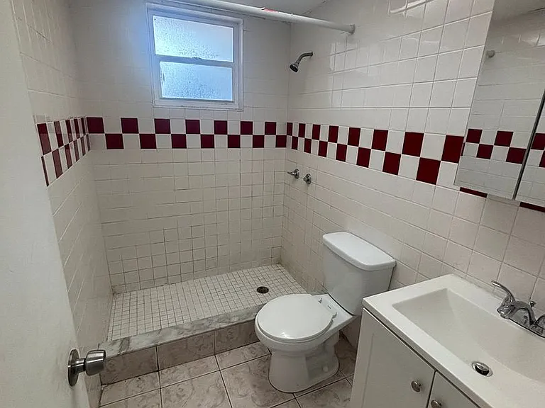 1550 SW 3rd St — Photo 10