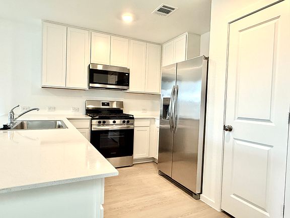 4th image of 934 Pertuso Ln