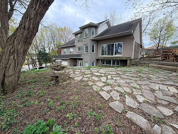 3rd image of 176 Wyndham St