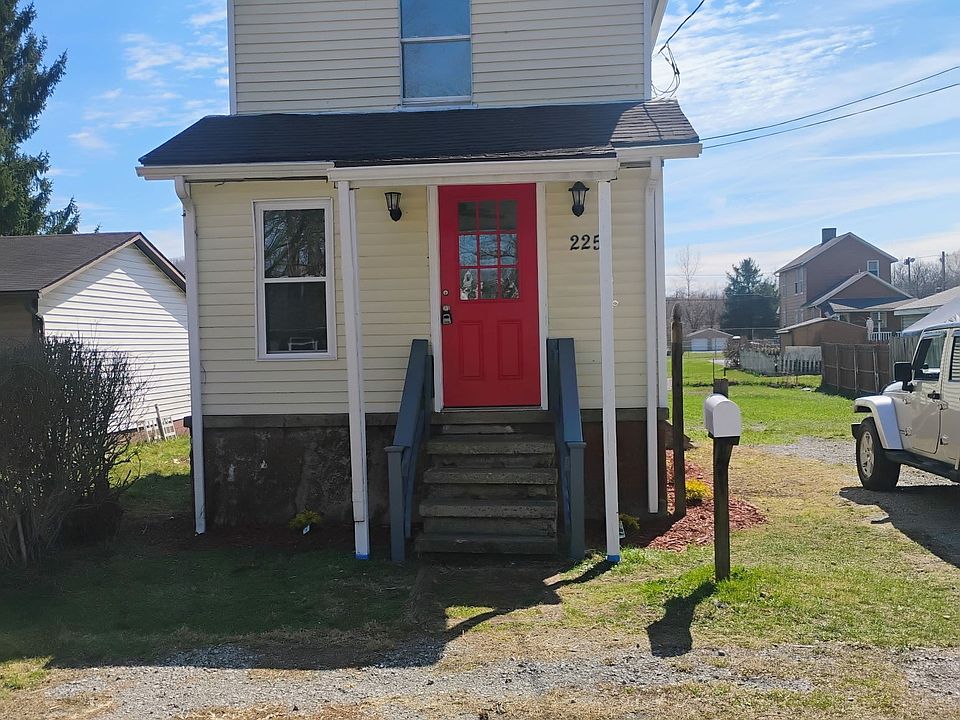 1st image of 225 S Ashland Ave